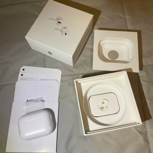 Apple AirPods Pro 2nd Generation - Picture 1 of 6